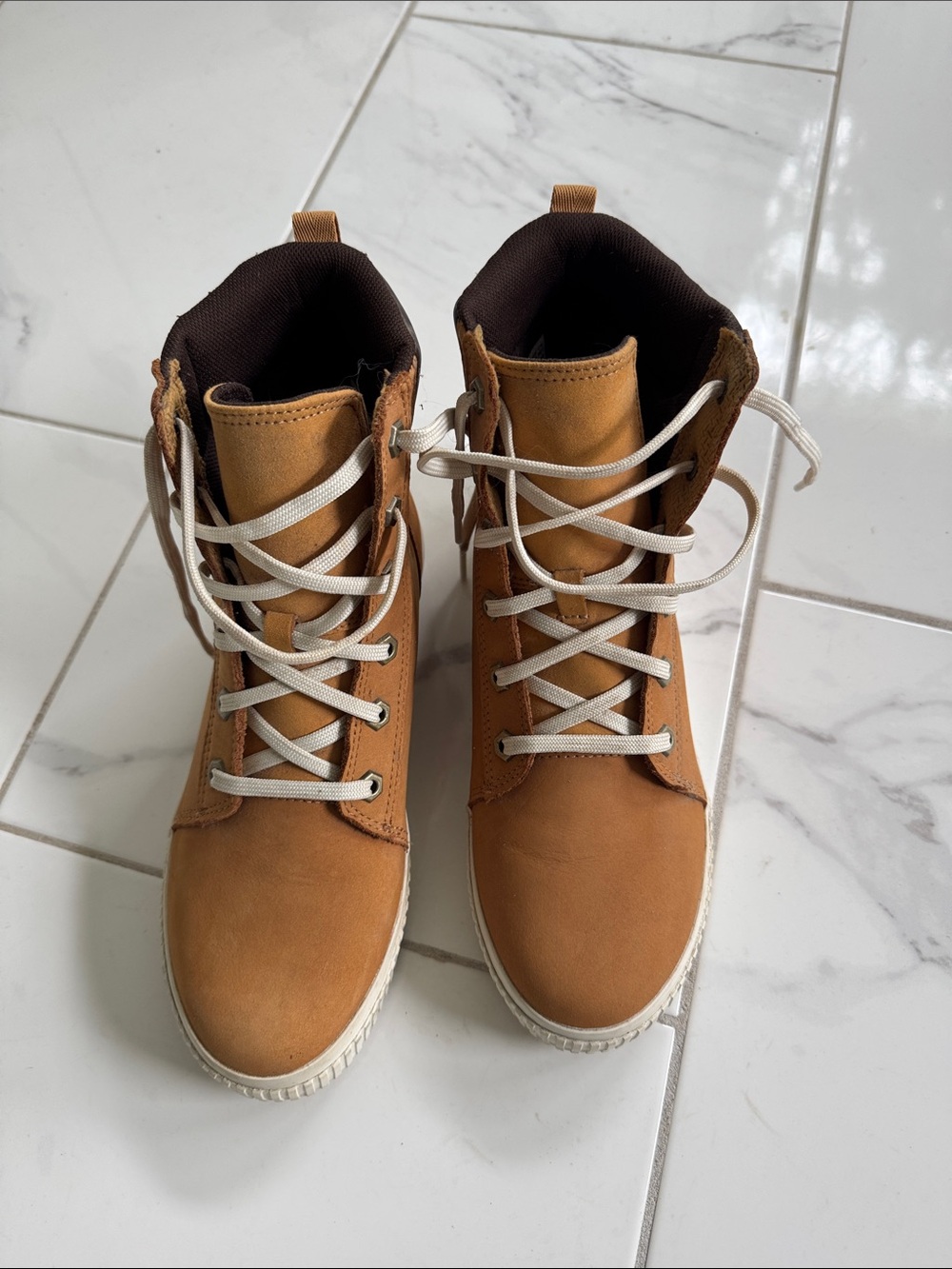 Timberland Tan Lace-Up Women's High-Top Boots